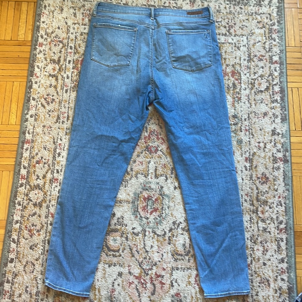 Light wash blue jeans 👖